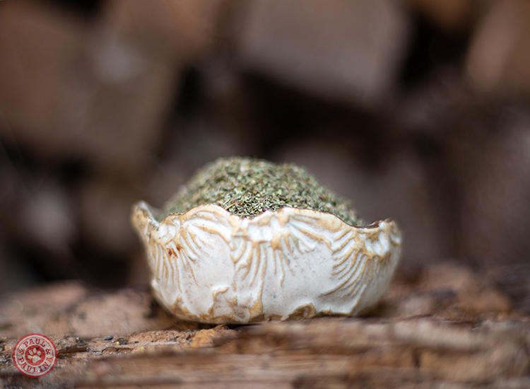 Löwenzahnblätter geschnitten