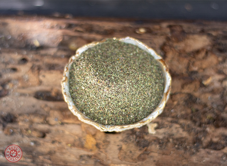 Löwenzahnblätter geschnitten