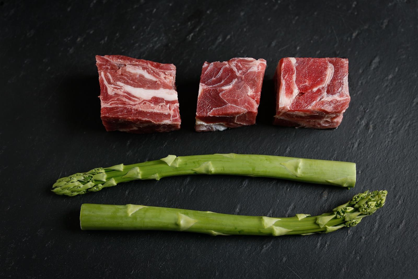 Rindfleisch durchwachsen in Würfel