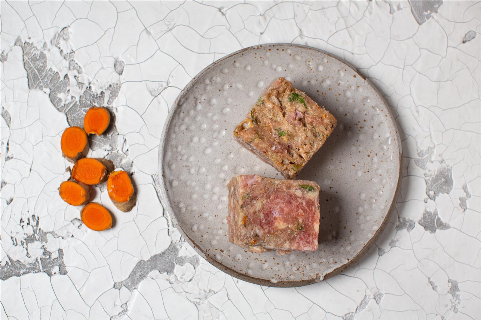 Komplettmenü vom Huhn in Würfel