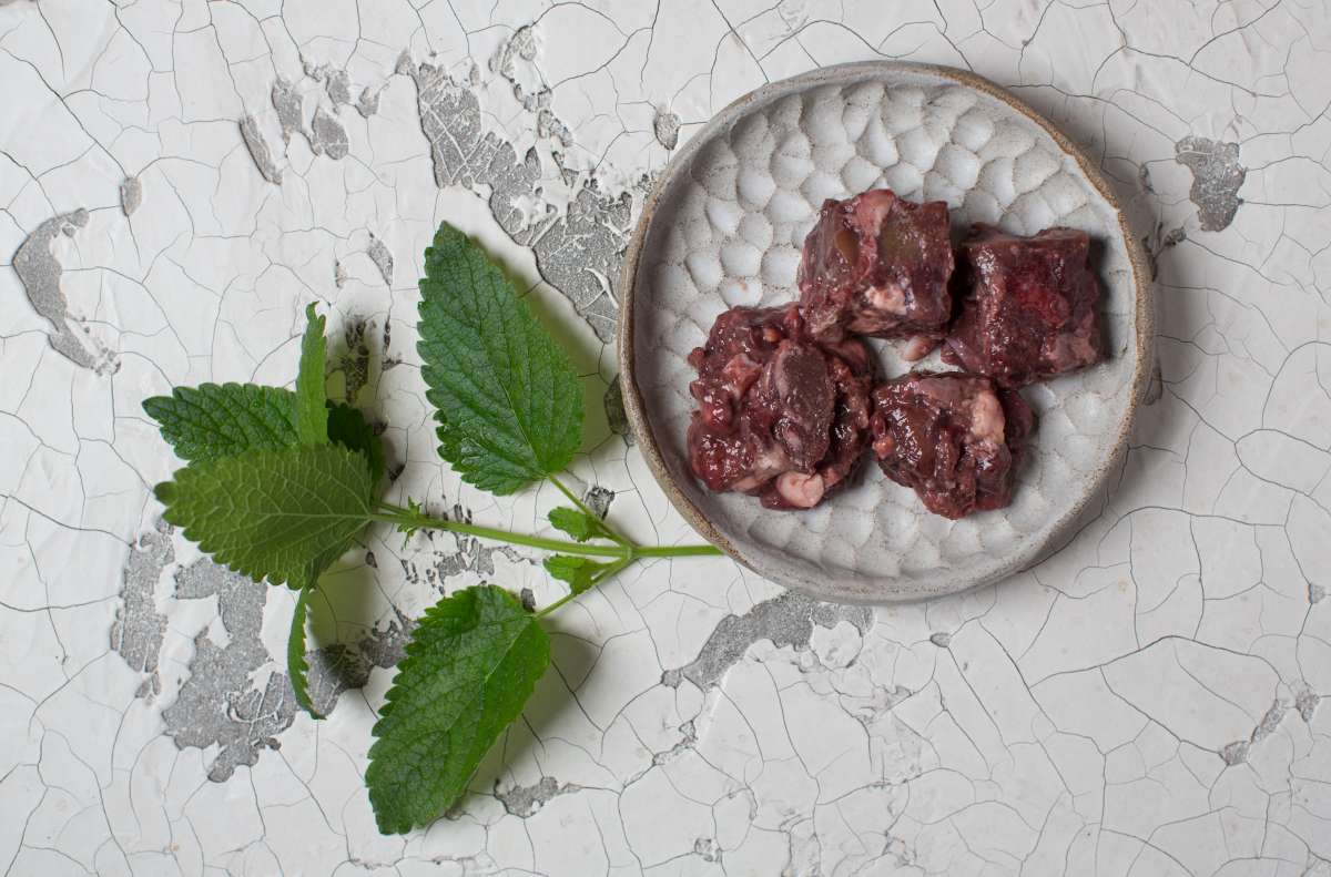 Ziegeninnereien-Mix gewolft in Würfel