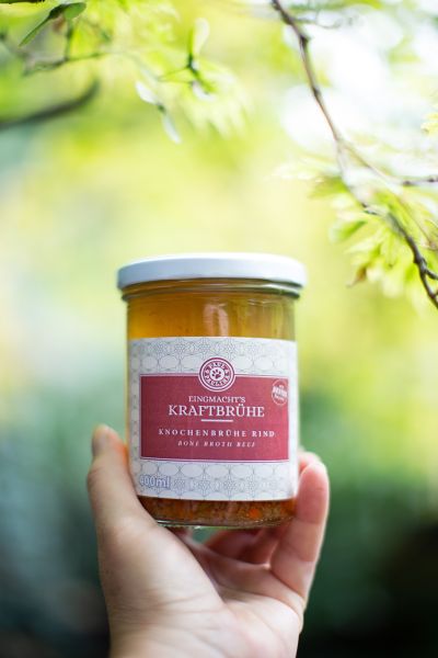Knochenbrühe vom Rind mit Gemüse