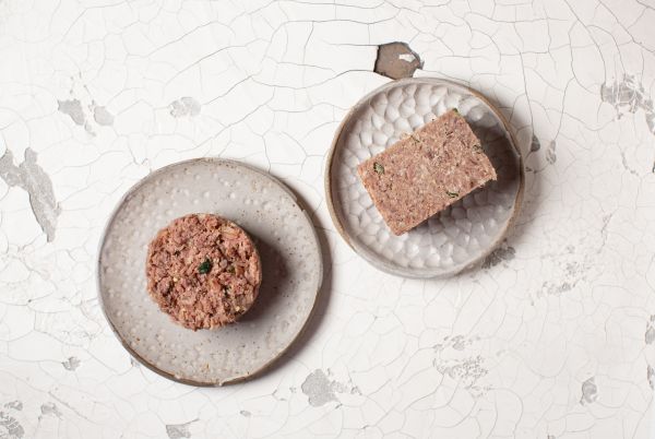 Menü vom Strauß hypoallergen in Würfel